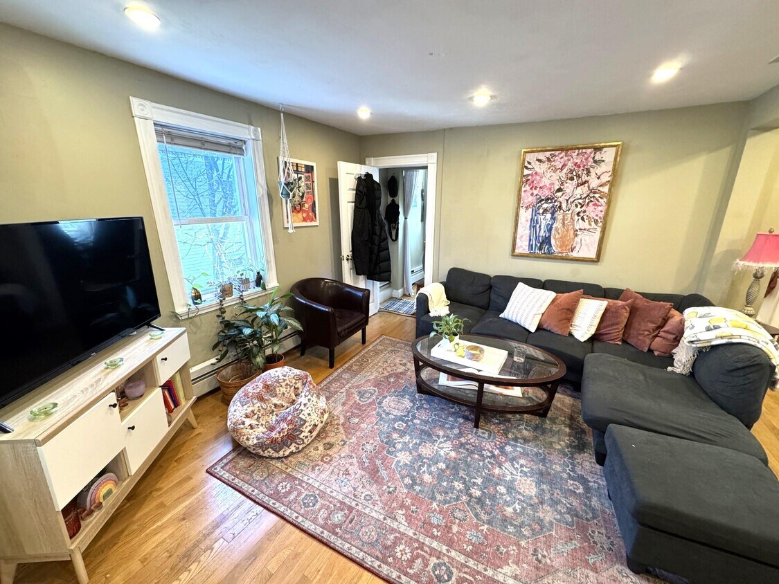 Foto principal - 735 Somerville Ave