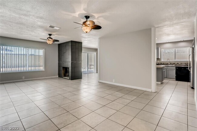 Foto del edificio - 4545 E Bennett Dr