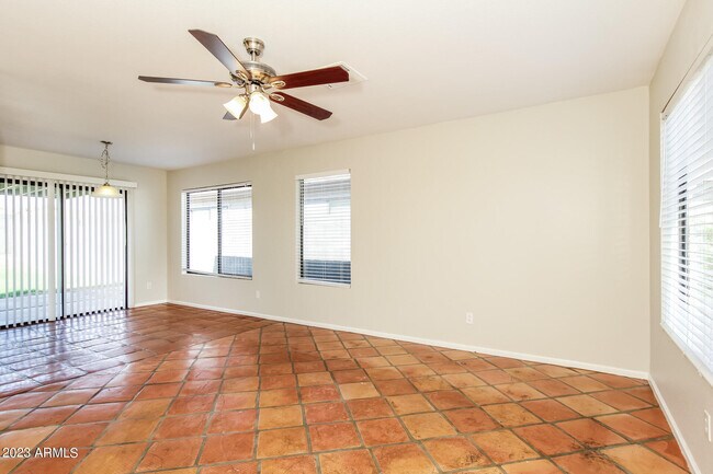 Foto del edificio - 3190 W Williams Dr