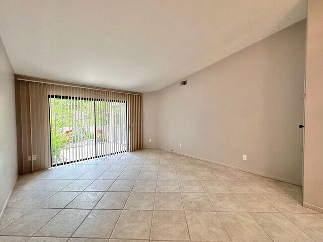 Foto del edificio - Serene Retreat in the Oaks North 55+ Community: Discover Your Dream Home!