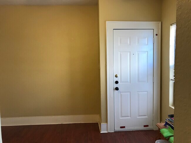 Foto del edificio - 1115 S Jennings Ave