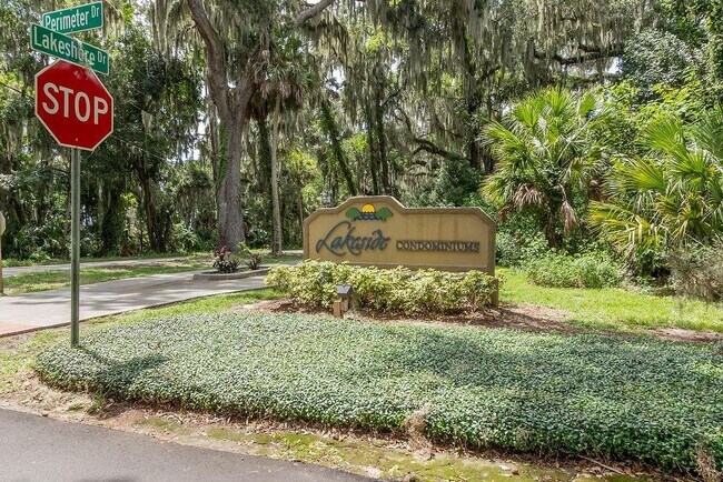 Foto del edificio - 130 Jasmine Woods Ct