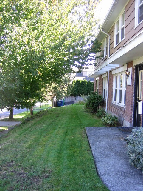 Building Photo - 2938 2nd Ave N