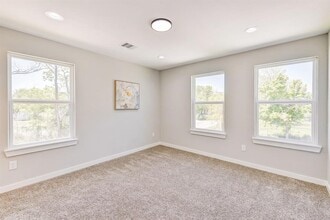 Building Photo - 8404 Tate St