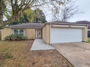 Building Photo - 10010 Sagecanyon Dr