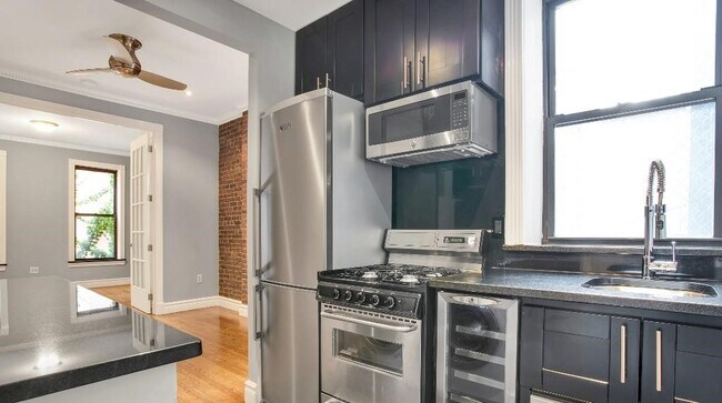 Building Photo - 722 Tenth Avenue
