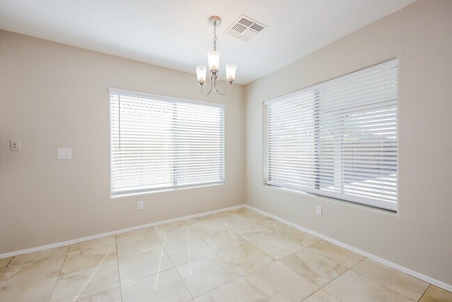 Building Photo - 2255 E Parkside Ln