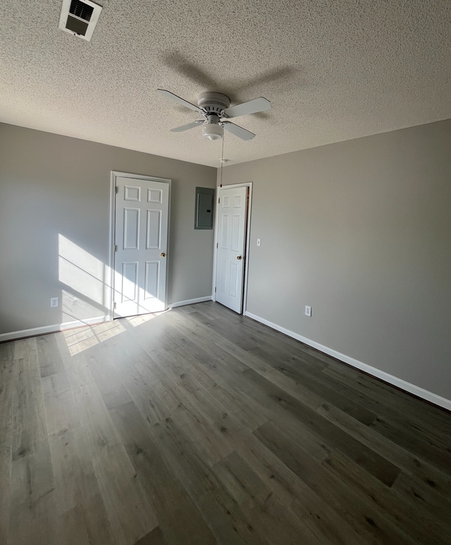 Building Photo - 421 McFall Ct