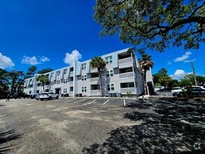 Building Photo - 401 N Hillside Dr