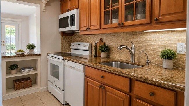 Building Photo - 3375 SW 72nd Ct