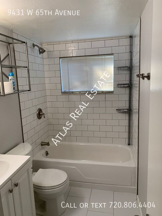 Building Photo - Awesome 1 bed/1 bath! Charming 4 plex! Off...