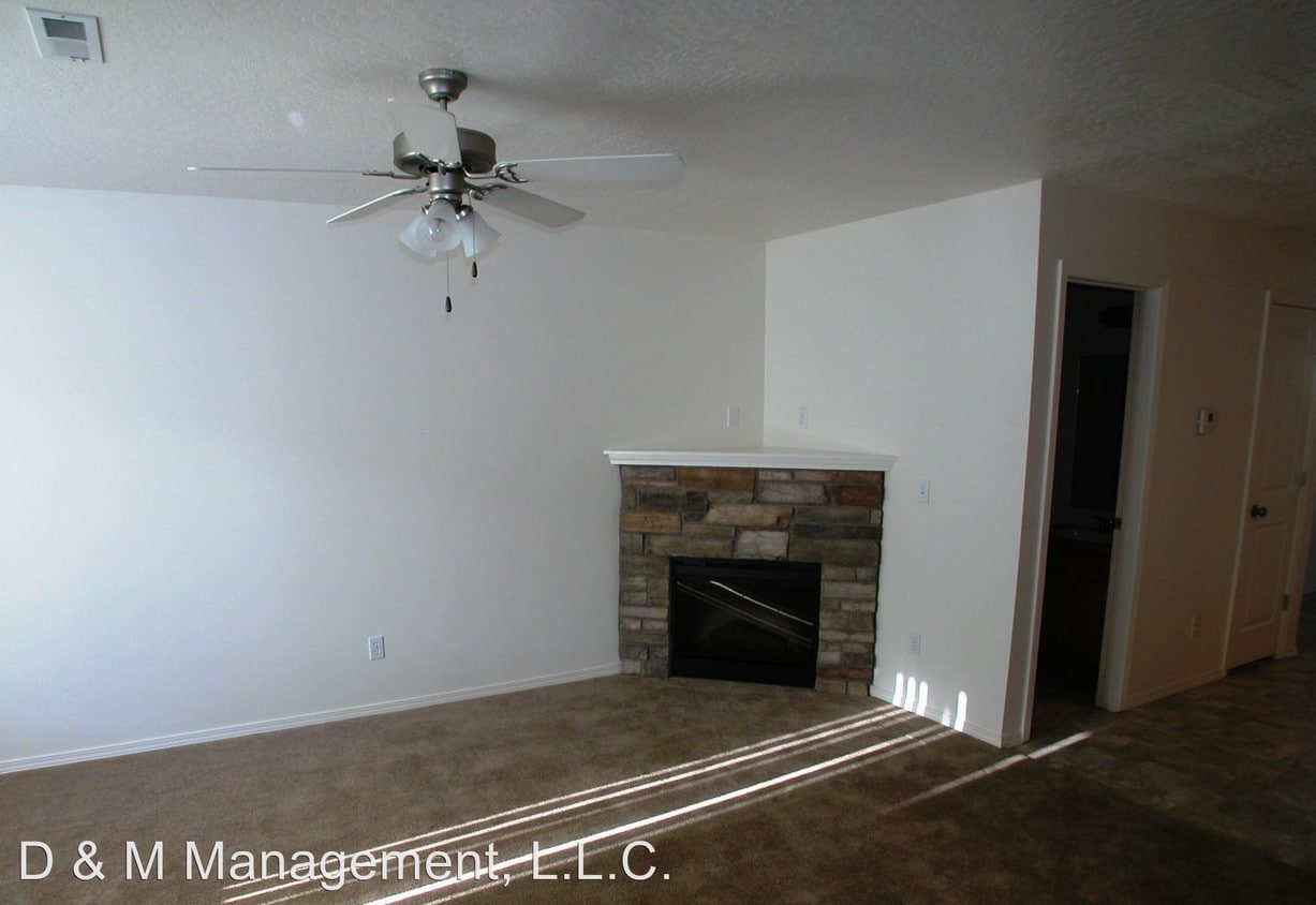 Building Photo - 598 Hydra Pl