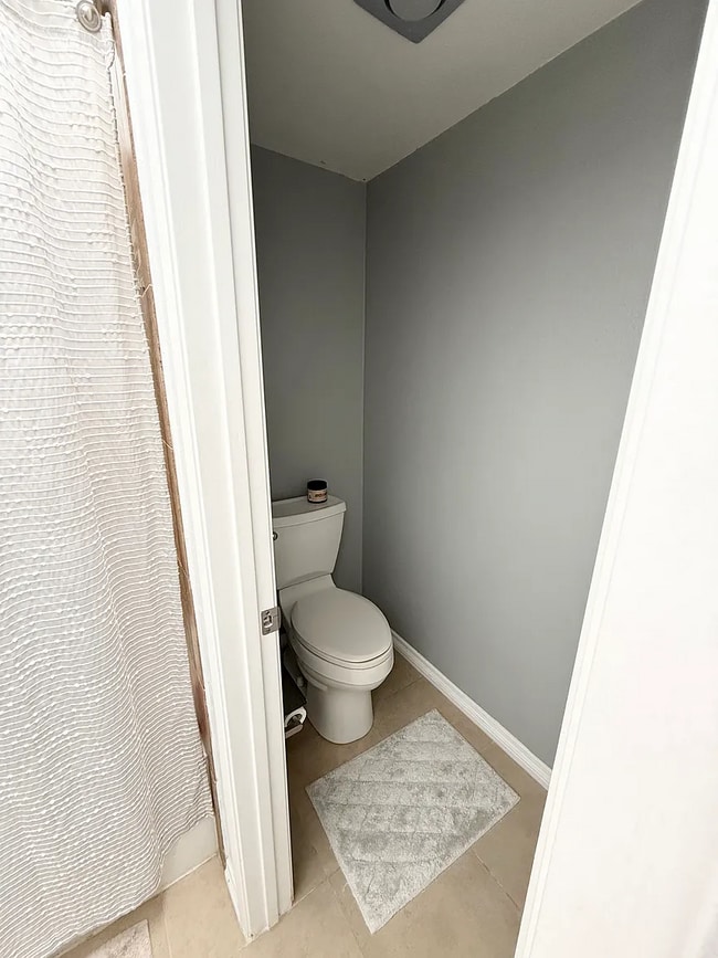 Building Photo - 4862 Tiara Dr