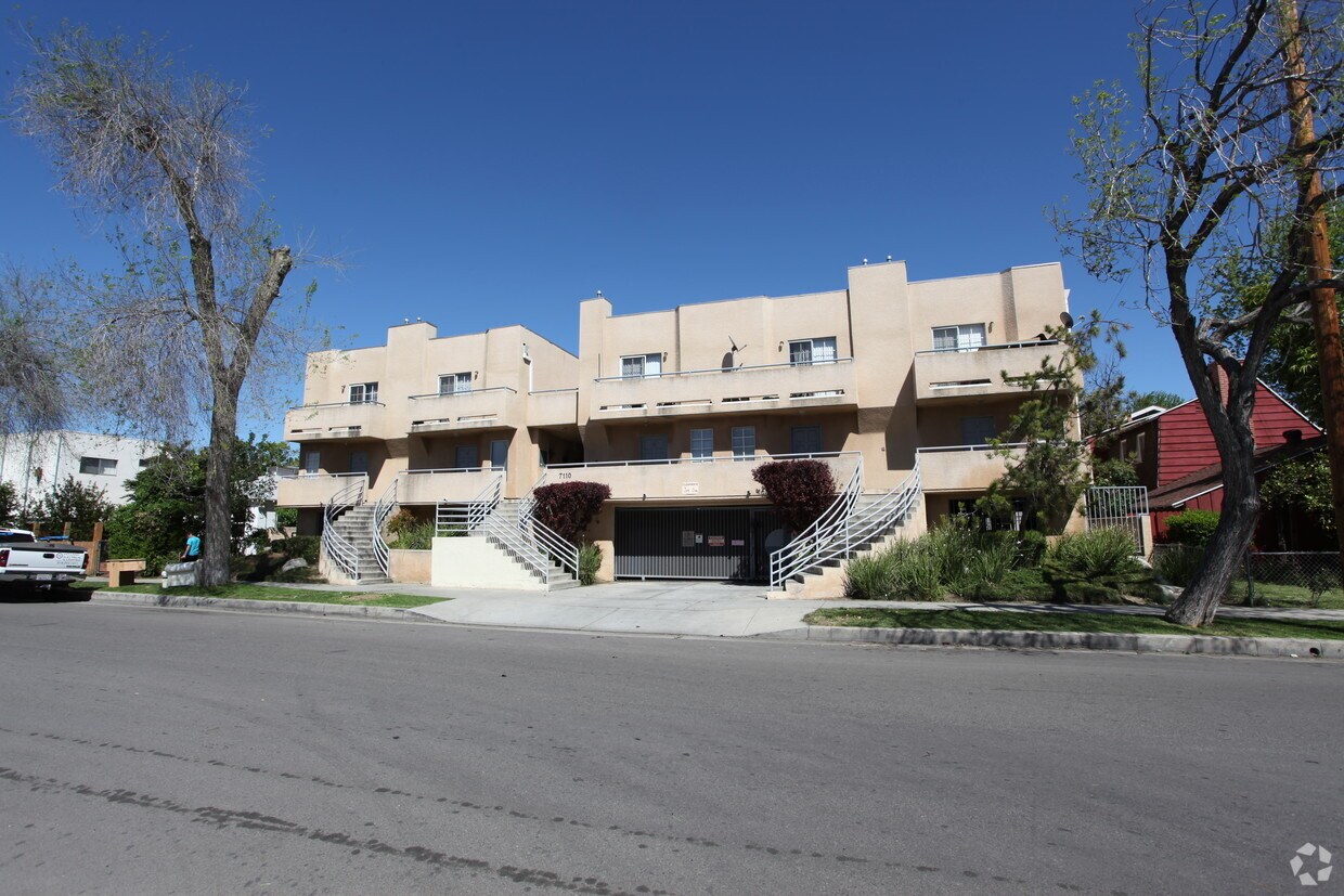 Foto del edificio - 7110 Jordan Ave