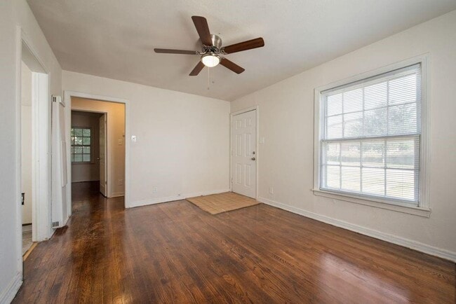 Building Photo - Charming Home in Prime Grand Prairie Locat...