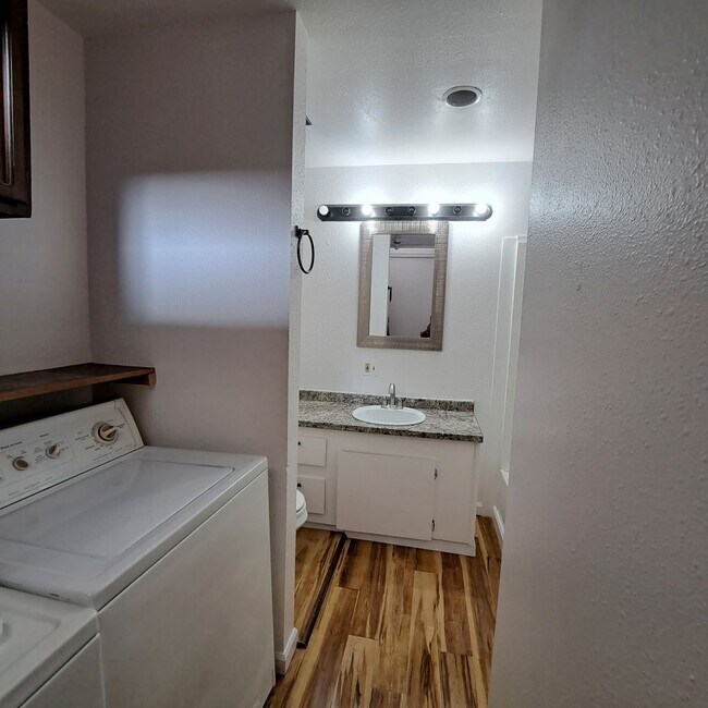 Foto del edificio - Quaint one bedroom, desirable unit