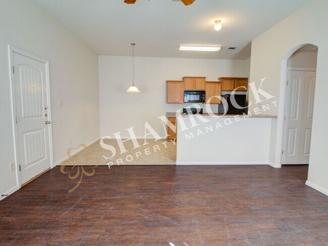 Building Photo - 3/2 Duplex off Hwy 84