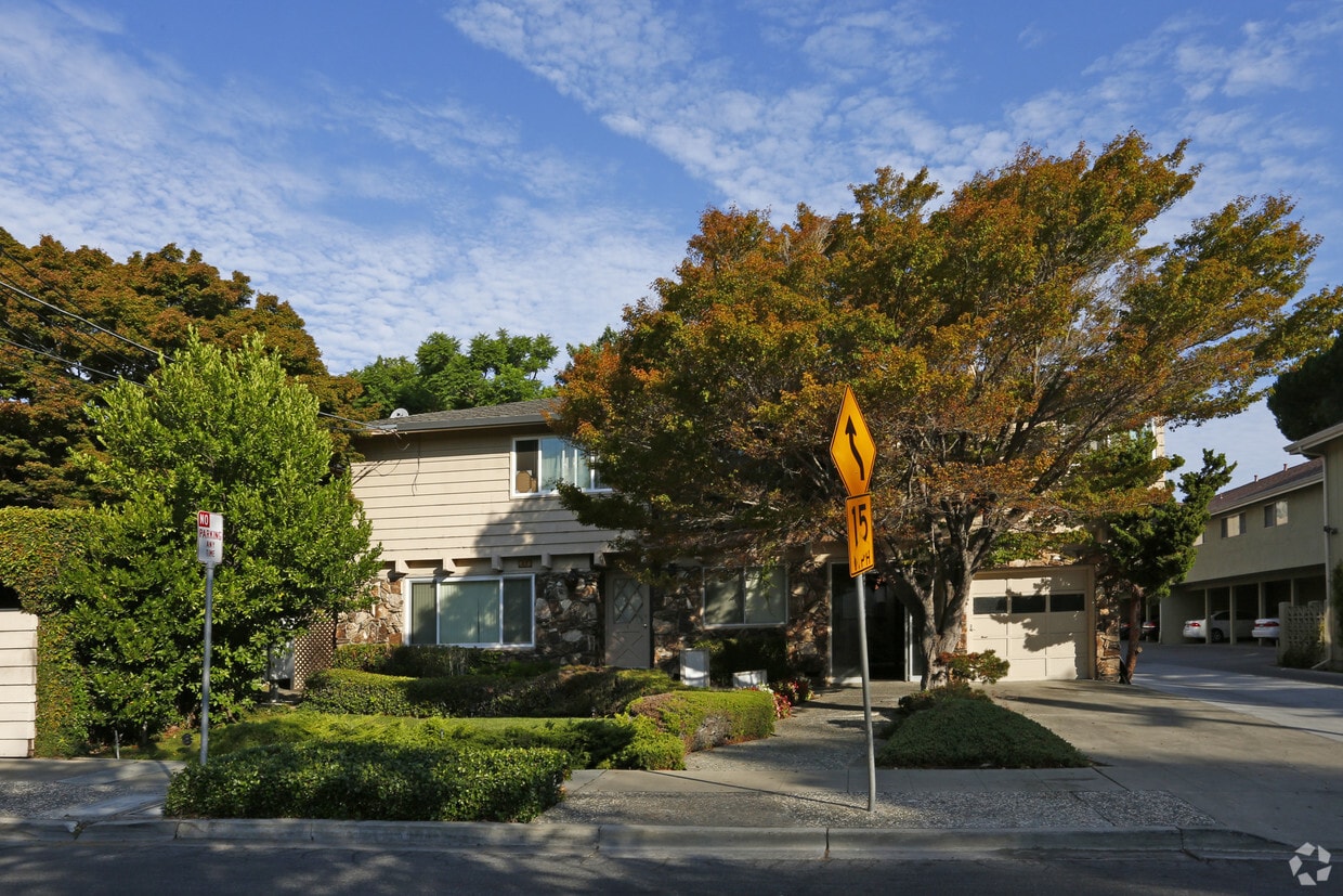 Building Photo - 87 Glen Eyrie Ave