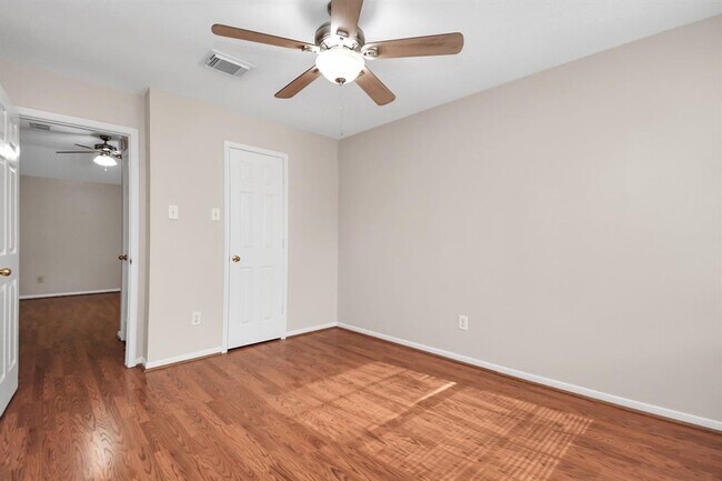 Building Photo - 15230 Oak Lake Glen Dr