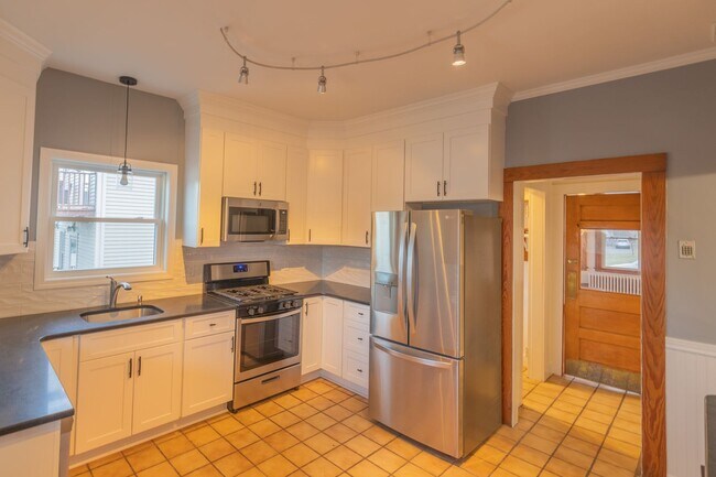 Foto del edificio - 3 Bedroom Home Walking Distance to Walling...