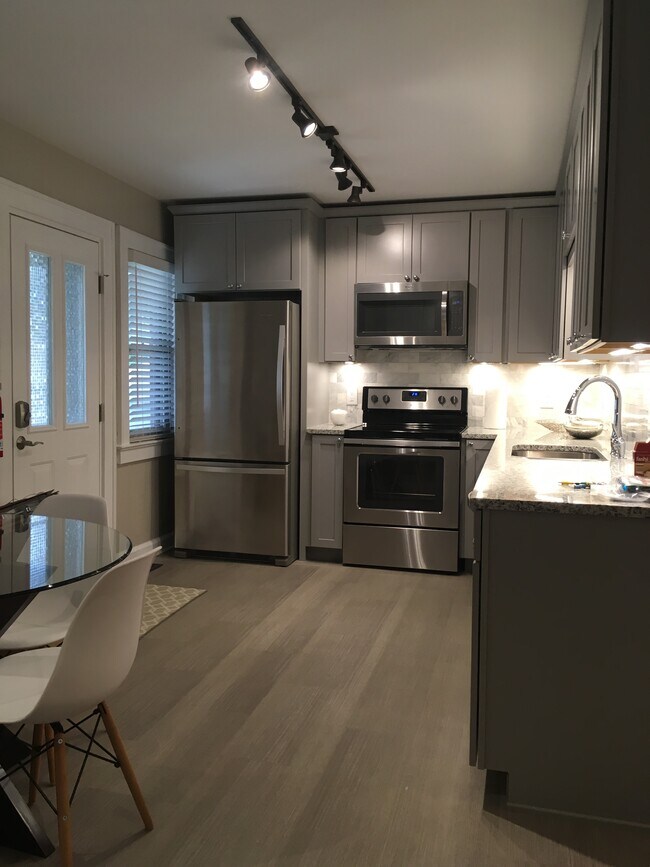 Unidad B - Cocina - 37 W Tompkins St