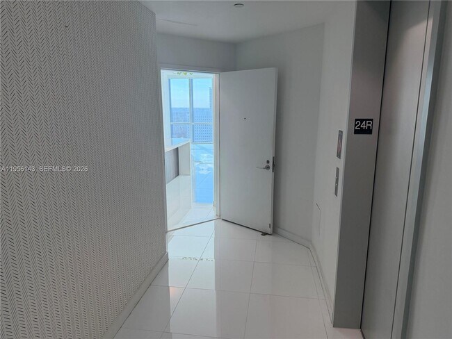 Foto del edificio - 851 NE 1st Ave