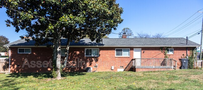 Building Photo - 7900 Livingston Dr