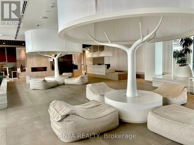 Building Photo - 100 Harbour St