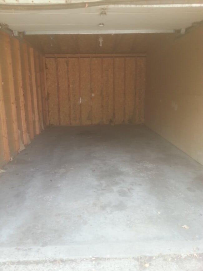 Garage - 7617 69th ave N
