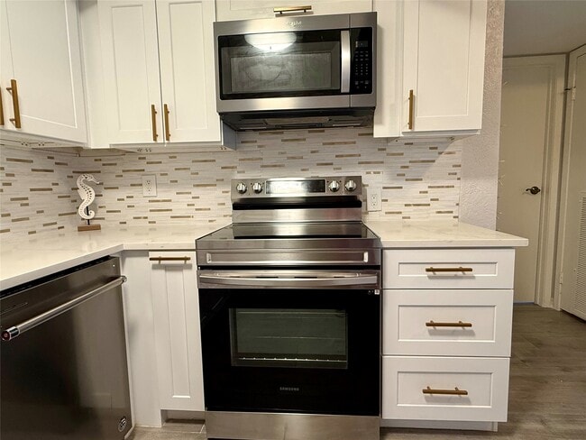 Building Photo - 18515 Egret Bay Blvd