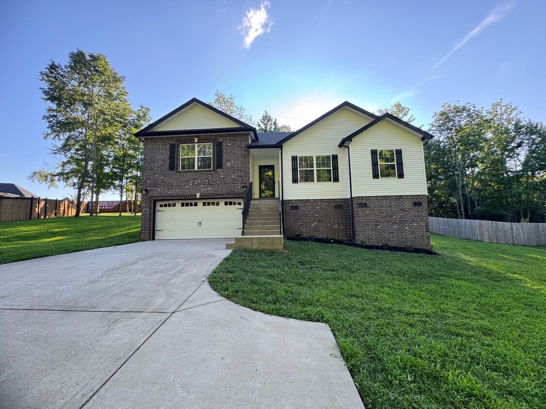 Primary Photo - Gorgeous Single Family Home In Clarksville