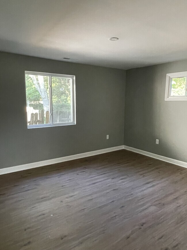 Building Photo - 1105 N Orchard Knob Ave