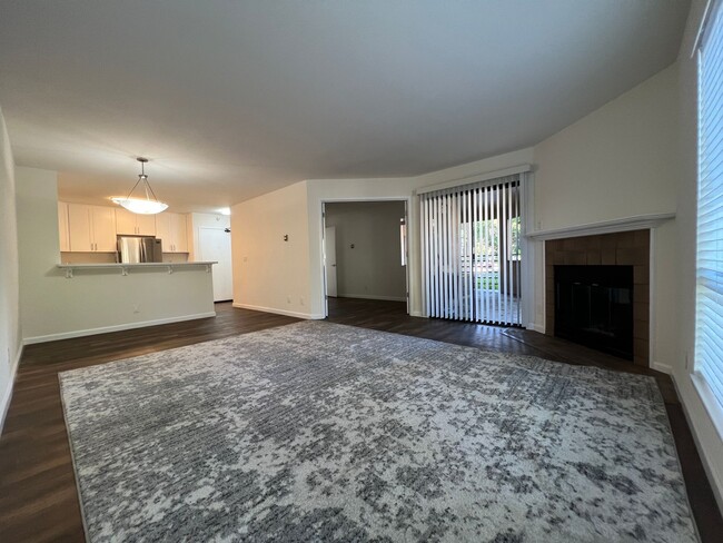 Foto del edificio - Renovated Fremont 2 Bed / 1 Bath Condo wit...