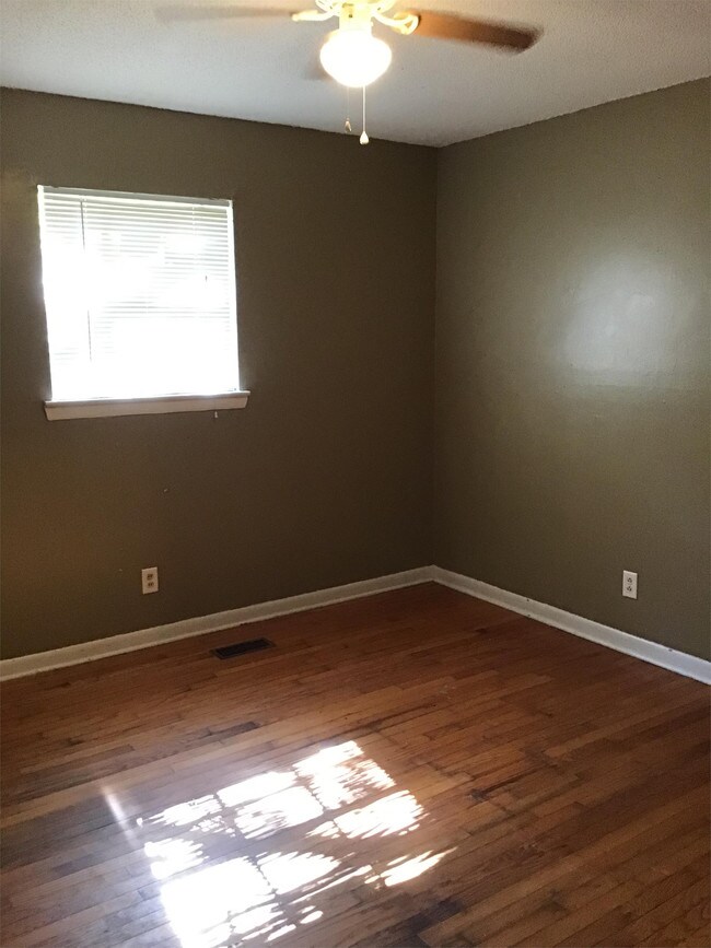 Building Photo - 313 Mountain View Cir