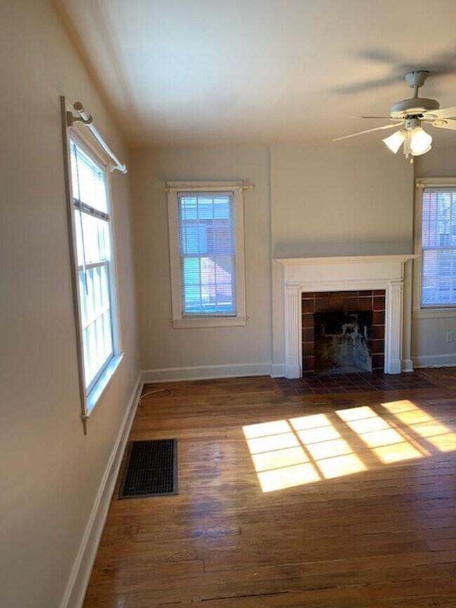 Building Photo - Duplex located close to UK, Downtown or St Joe Hospital   20260716