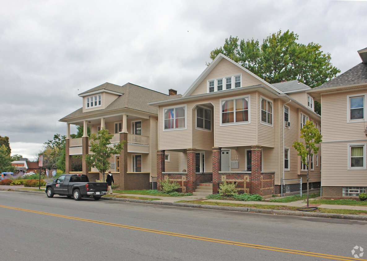 Building Photo - 900 Monroe Ave