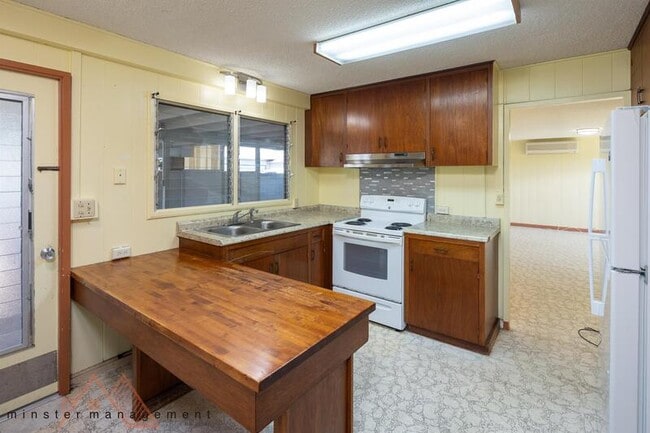 Building Photo - 1428 Ala Iolani St