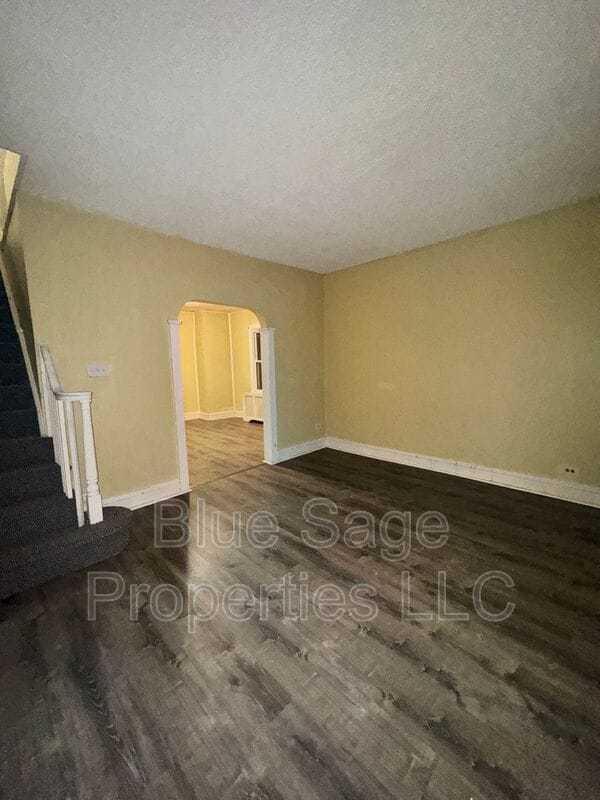 Building Photo - 906 Coates St
