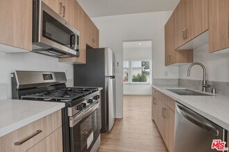 Building Photo - 2317 Ocean Park Blvd