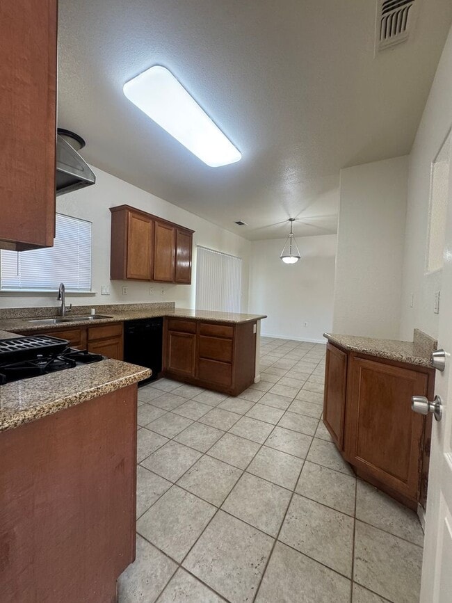 Building Photo - Charming 4-bedroom, 2-bath home in a conve...