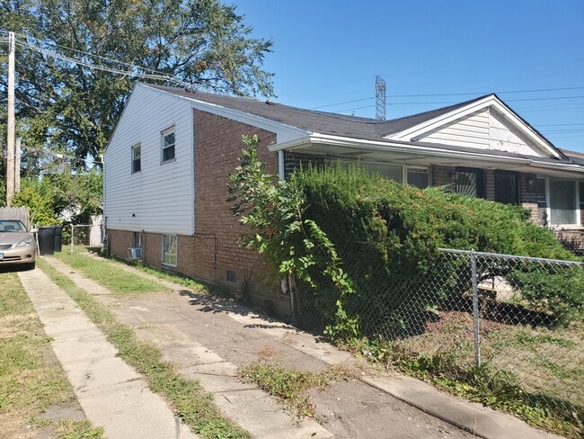 Building Photo - 452 E 134th St