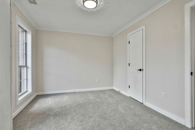 Building Photo - Spacious 5-Bed/3-Bath Turn-Key Home in Rivers Edge! Fully Remodeled & Move-In Ready