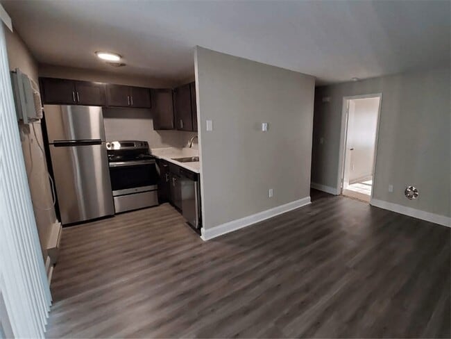 Building Photo - Courtview Square Apartments