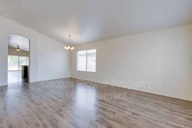 Building Photo - 616 N Ocotillo Ln