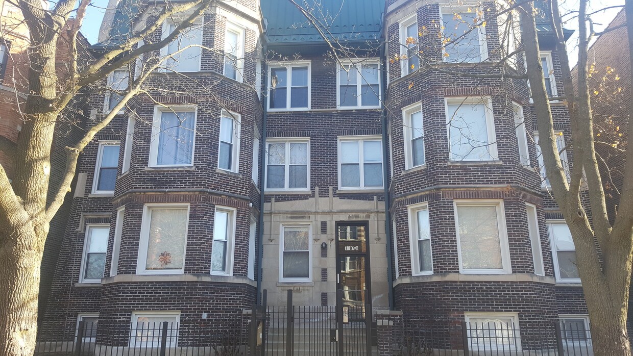 Primary Photo - 7309 S Oglesby Ave
