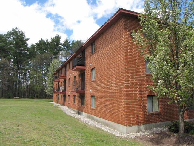 Building Photo - 1225 Bodwell Rd
