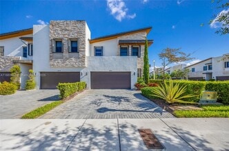 Building Photo - 10515 NW 78th Terrace