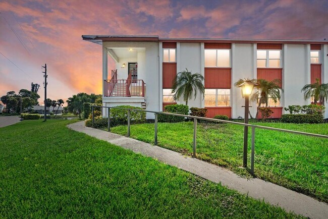 Building Photo - 4852 Independence Dr