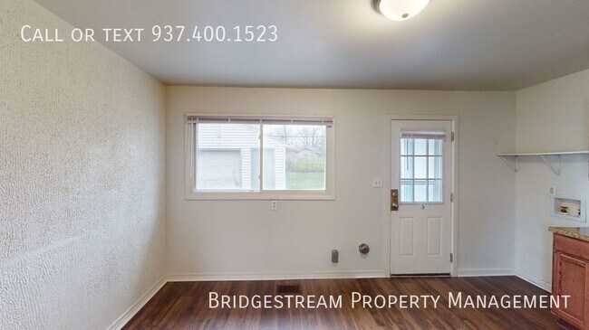Building Photo - Nice 3 bedroom, 1 bath home with 1 car det...