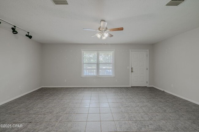 Foto del edificio - 7813 N Lagoon Dr